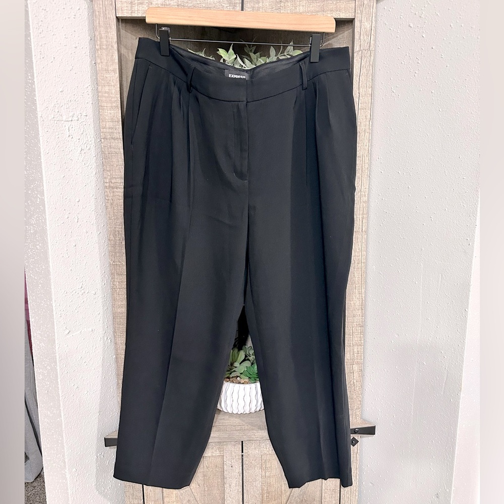 Express Black Cropped Pleated Dress Pants